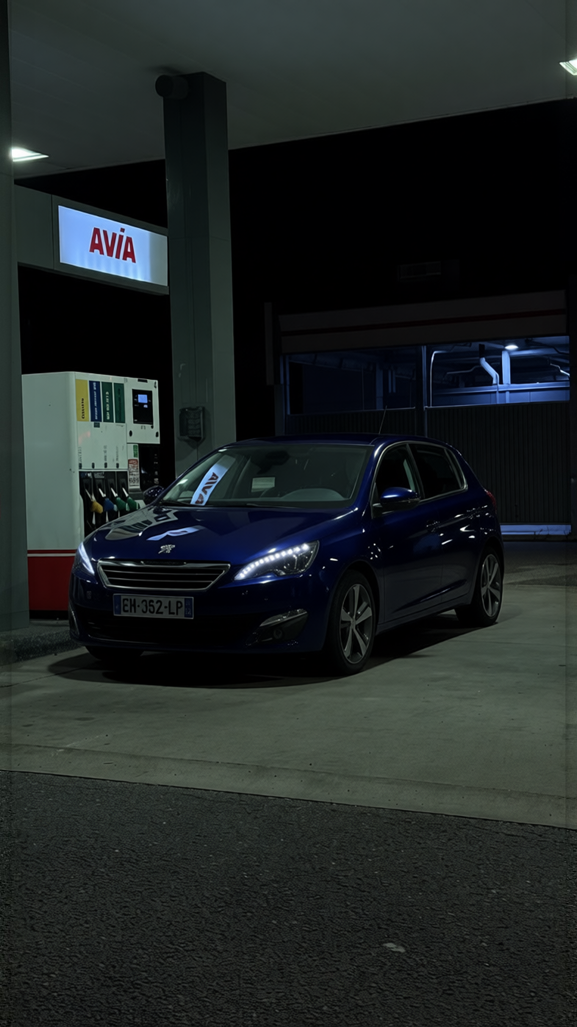Peugeot 308 en Deep Navy gloss paint