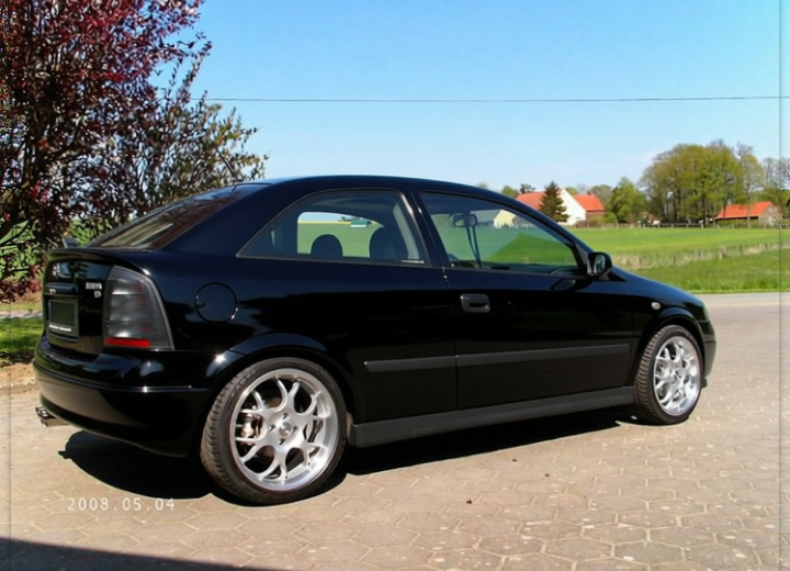 Voiture en Black gloss paint