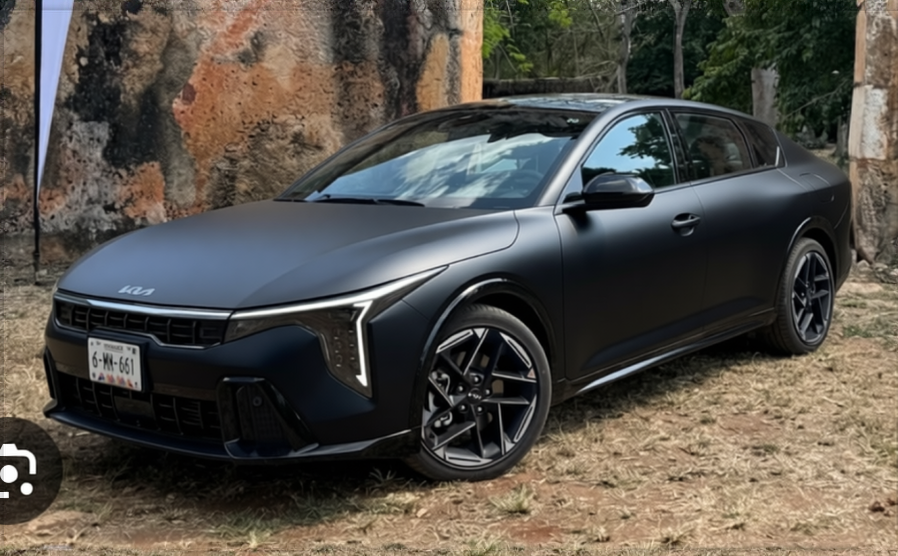 Preview Car 4 rendered in Black matte paint