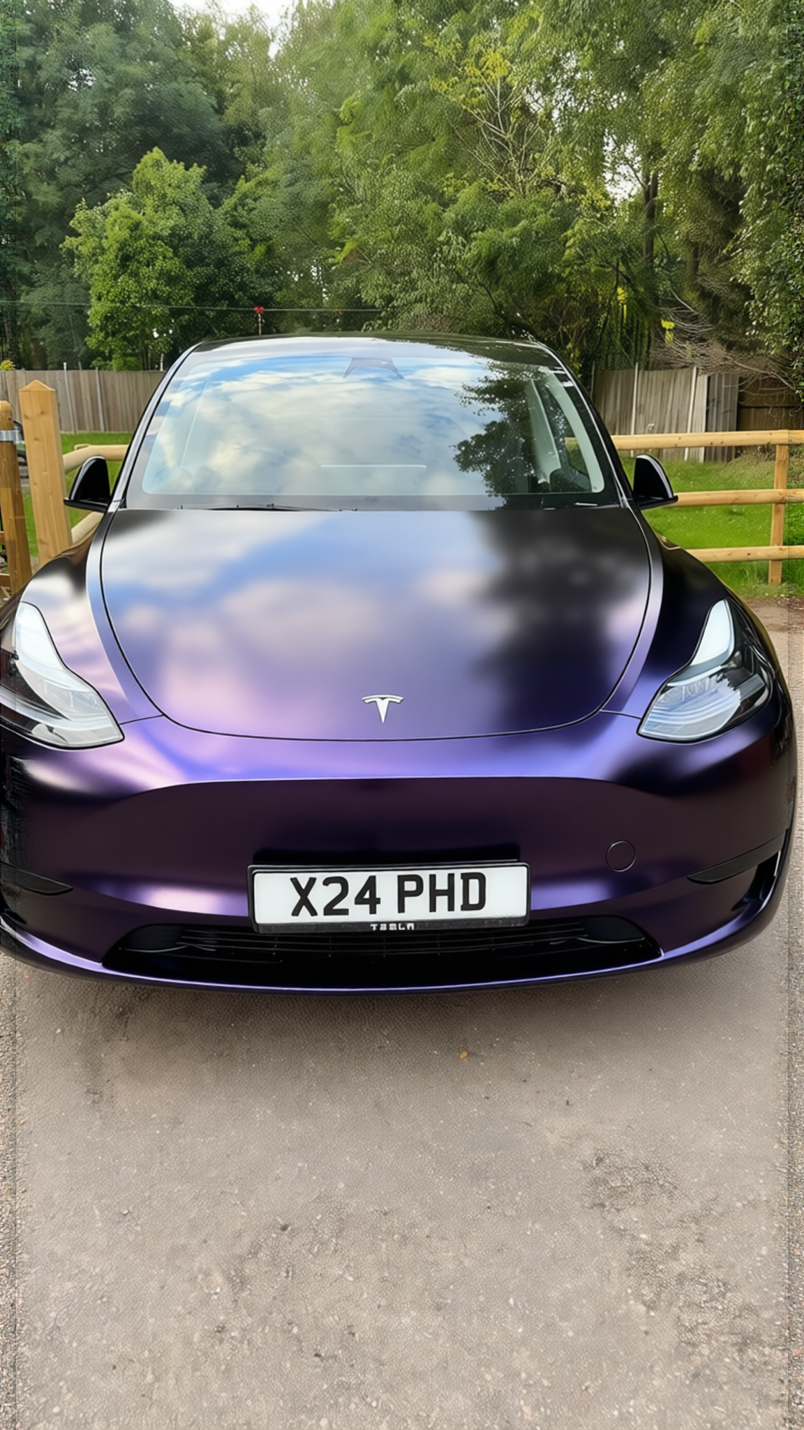 Preview Car 10 rendered in Black Tulip gloss wrap