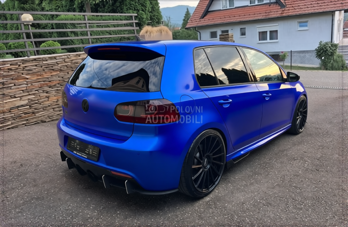 Preview Car 11 rendered in Royal Blue gloss wrap