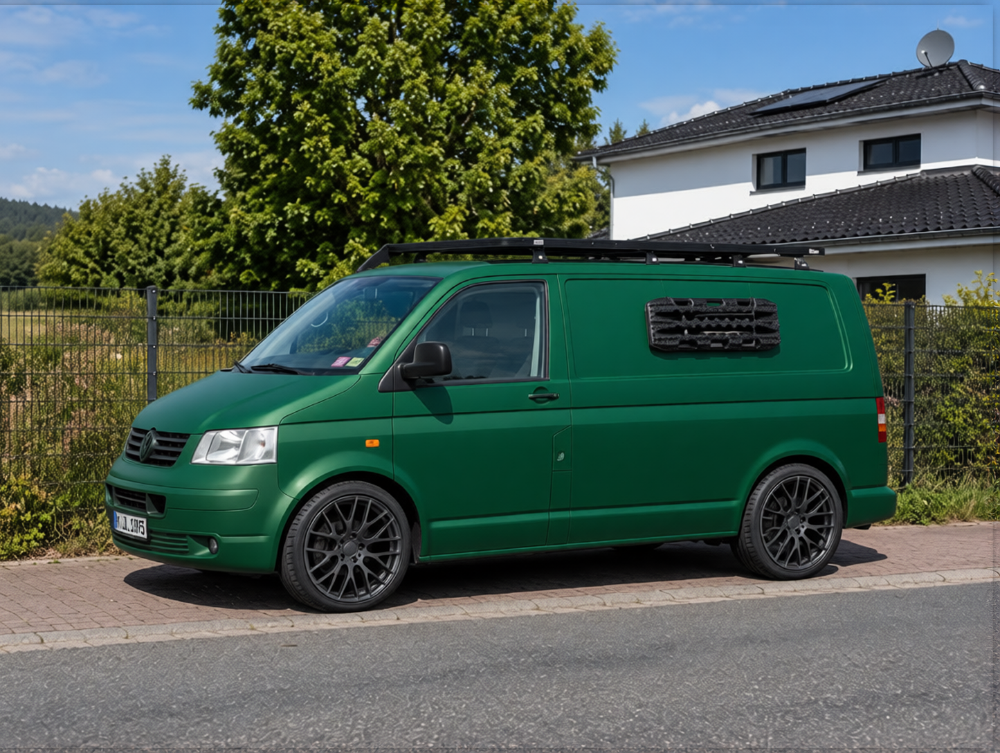 Preview Car 2 rendered in Racing Green matte paint