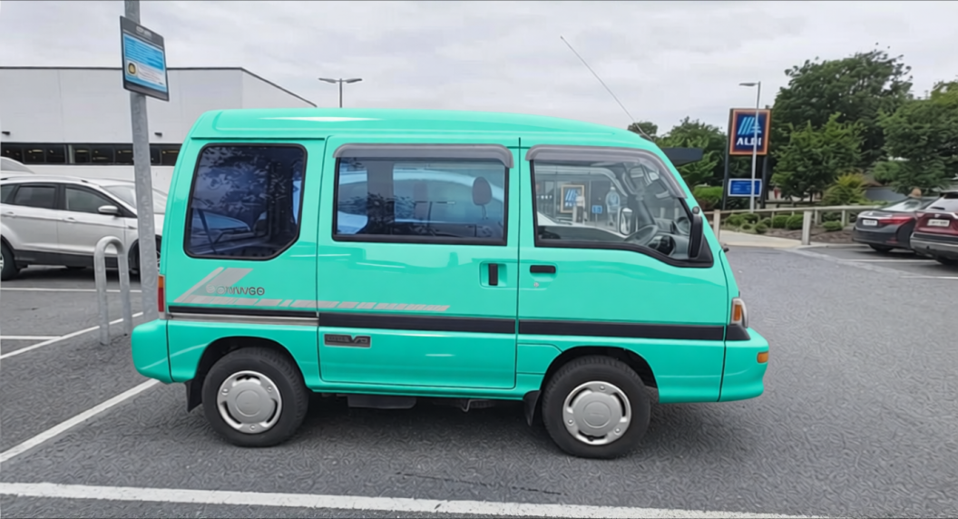 Preview Car 9 rendered in Super Gloss LB Tiffany Blue gloss wrap