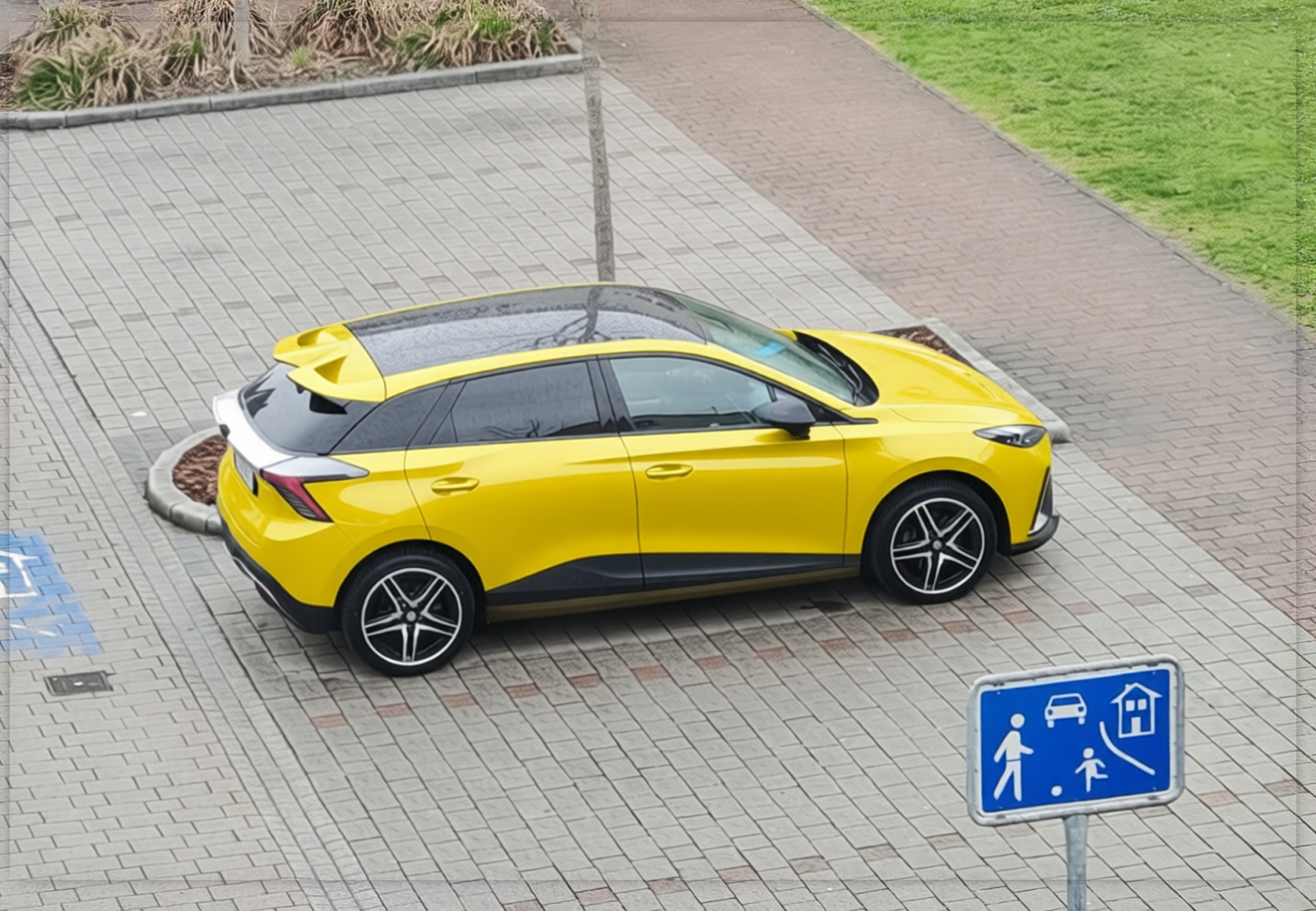 Preview Car 4 rendered in Racing Yellow gloss paint