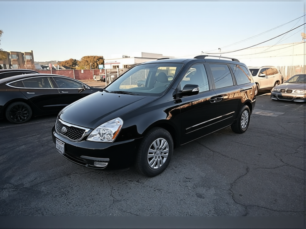 Preview Car 2 rendered in Black gloss paint