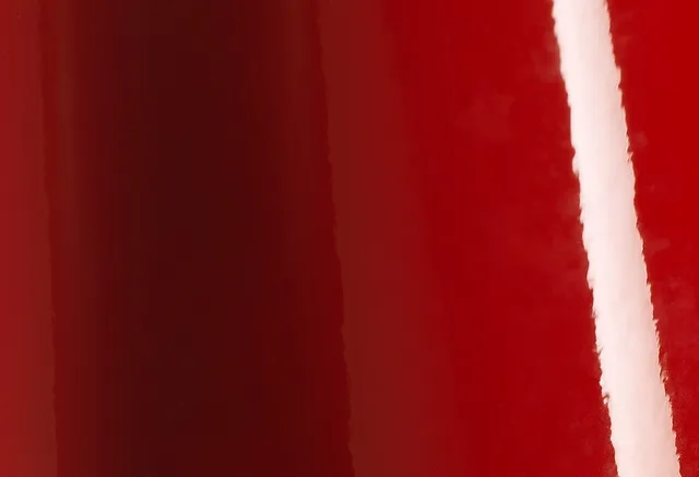 Texture du film covering Avery Dennison Gloss Burgundy · Specced